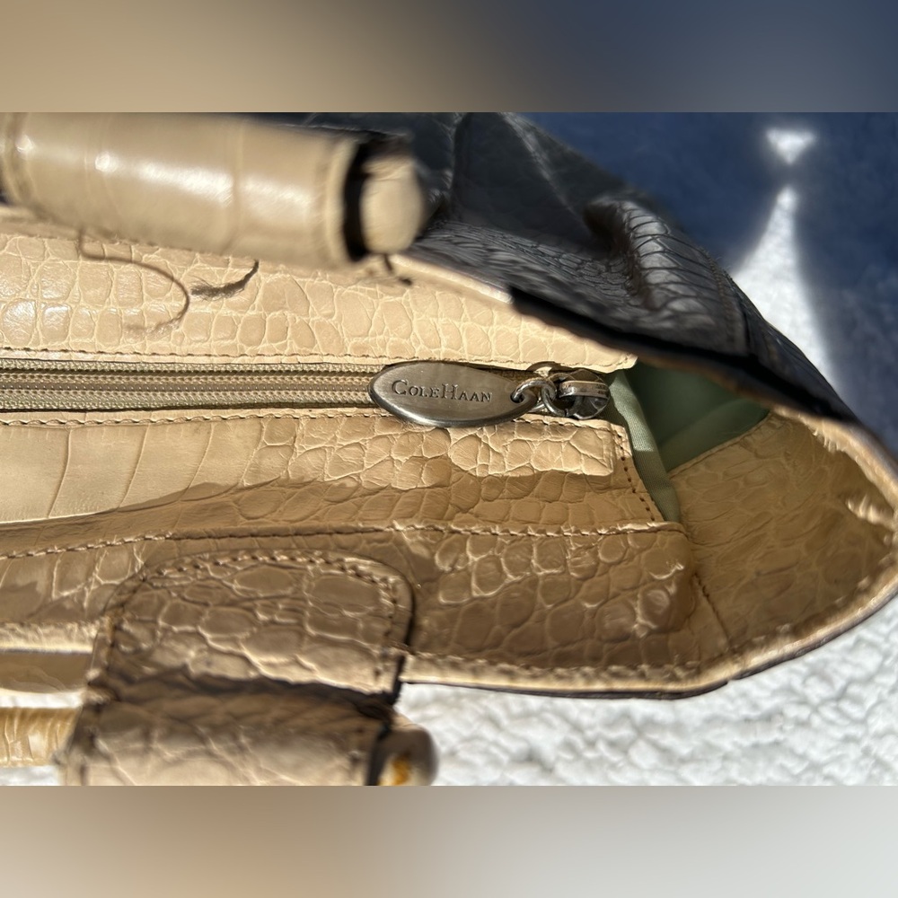 Rehab: Cole Haan Vintage Crocodile Print Bag, Cream w/ Green Inter. - Picture 9 of 10